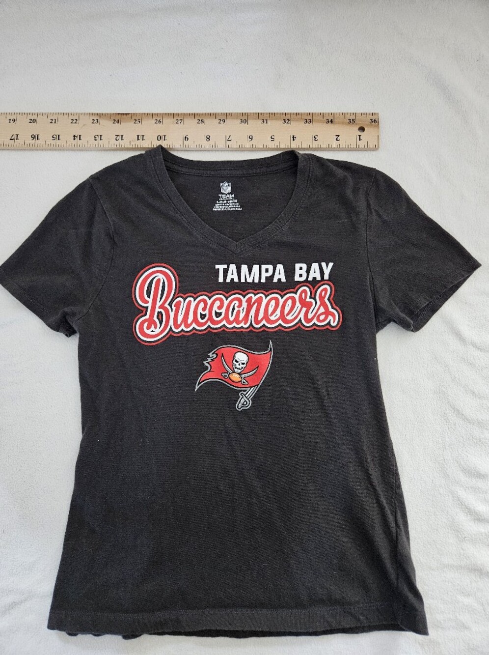 NFL Tampa Bay Buccaneers Black Short Sleeve V‑Neck Tee